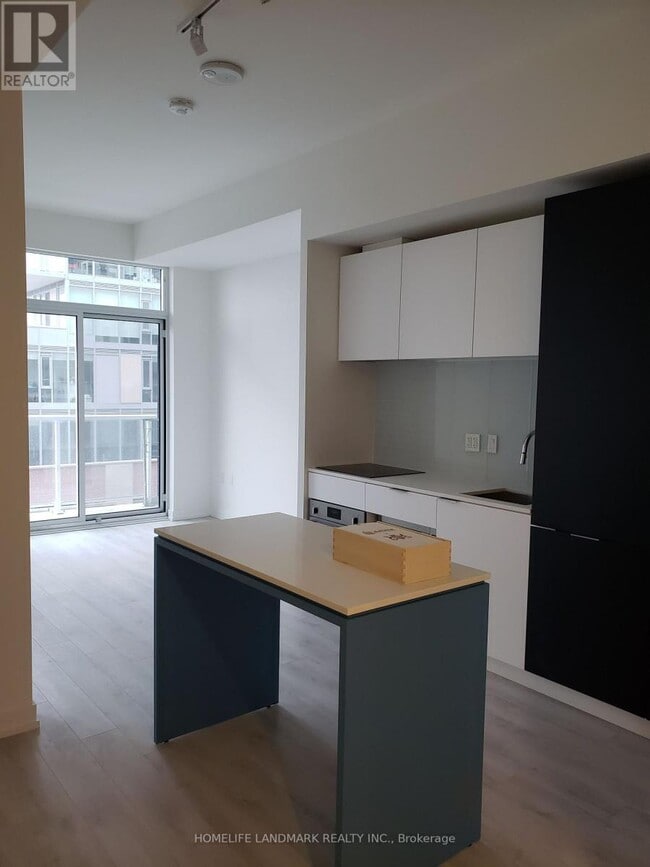 Building Photo - 33 Helendale Ave