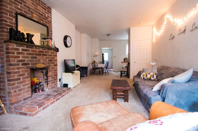 Building Photo - 2 br, 1 bath Townhome - 5537 Beeler Street
