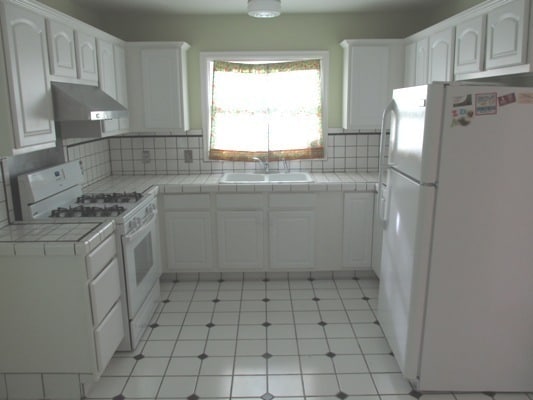 Building Photo - Close in PDX!  2 Br home +Attic-Bonus room...
