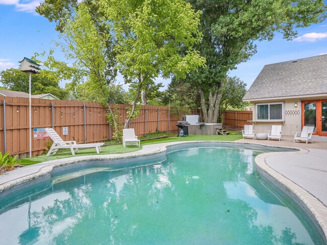 Building Photo - 14611 Gold Fish Pond Ave
