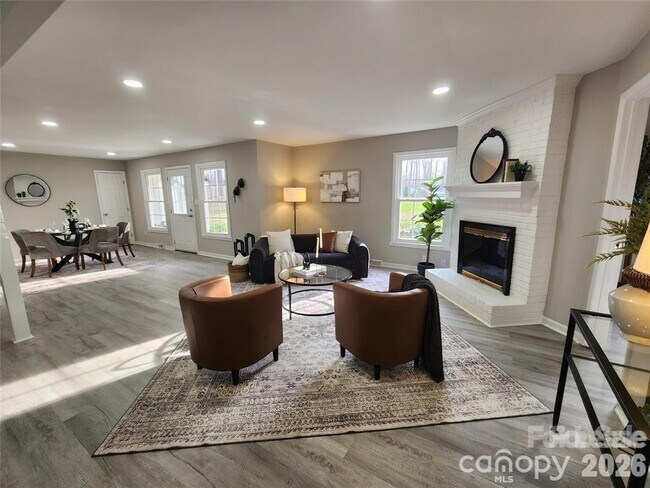 Foto del edificio - 2411 Kimway Dr