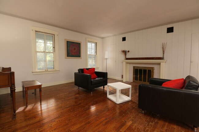 Building Photo - 711 N Laclede Station Rd