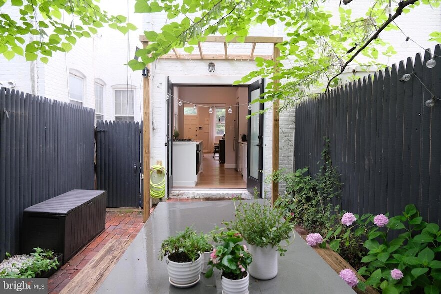 Foto principal - 1337 28th St NW