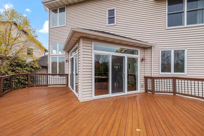 Building Photo - Stunning 4 Bedroom Luxury Rental in Eden P...