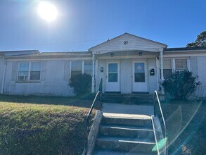 Building Photo - 1700 Roslyn Dr