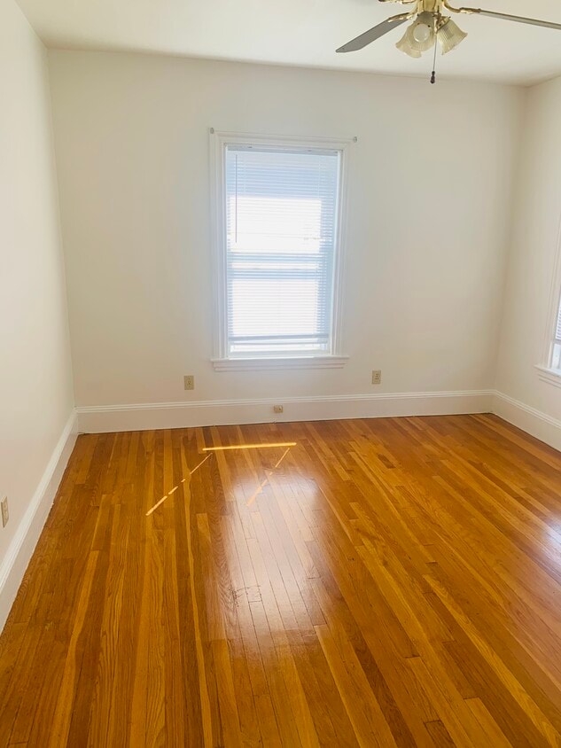 Primary Photo - 121 Myrtle St