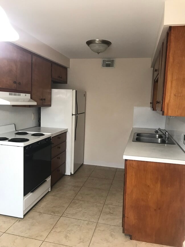 Building Photo - 102 Ben St