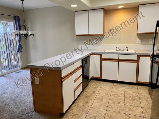 Building Photo - 1637 Westbridge Dr
