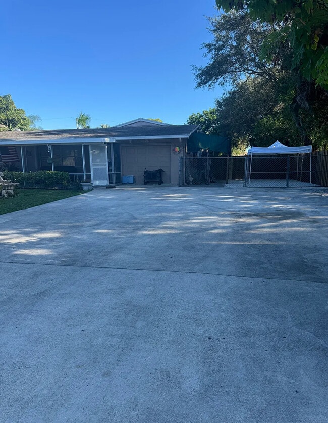 Building Photo - 4576 Wenhart Rd