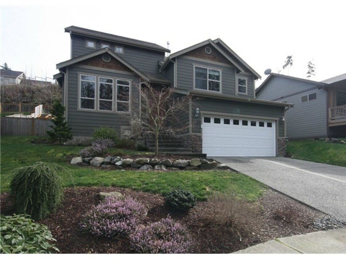 Primary Photo - Amazing 3 Bedroom Galbraith Craftsman