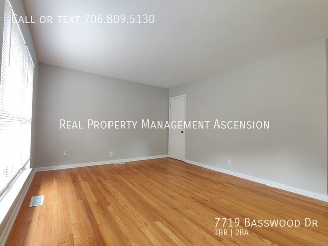 Building Photo - Perfect Home in Chattanooga!