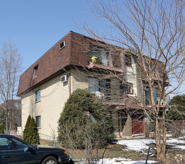 Building Photo - 1054 S York Rd