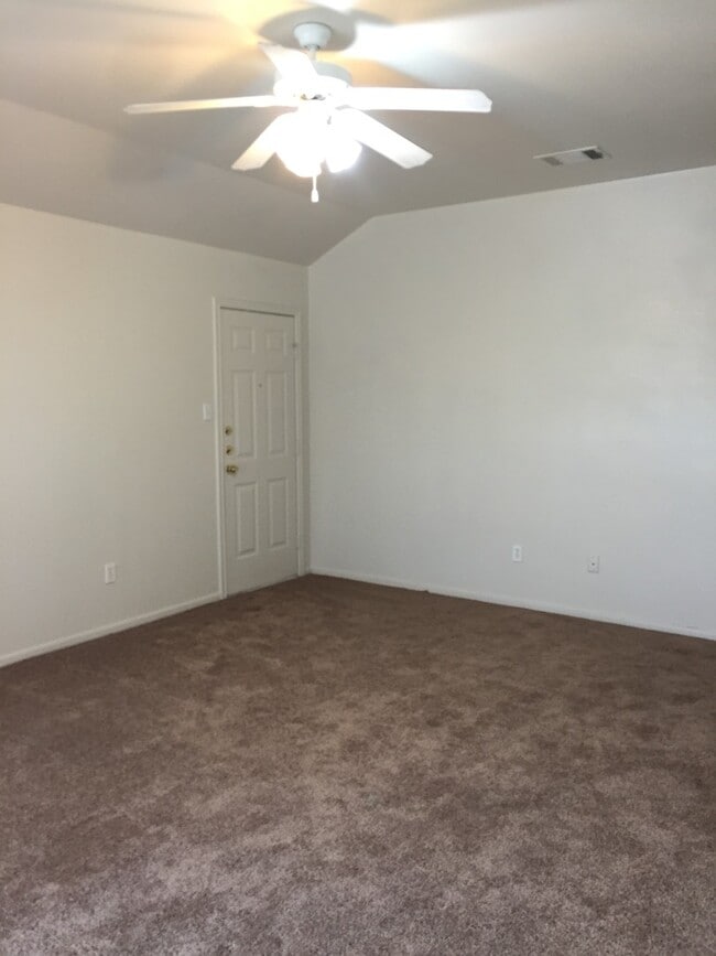 Building Photo - 1430 Shoshoni Trail