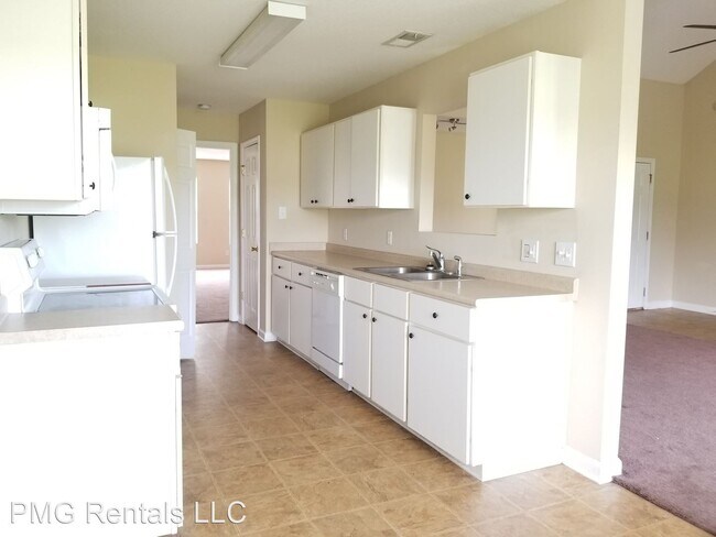 Building Photo - 4 br, 3 bath House - 5039 Scotch Pine - 1