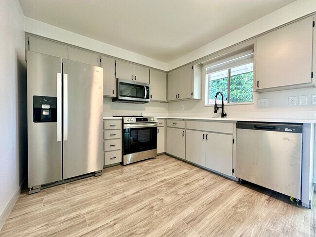 Foto del edificio - 419-421 3rd St. NE