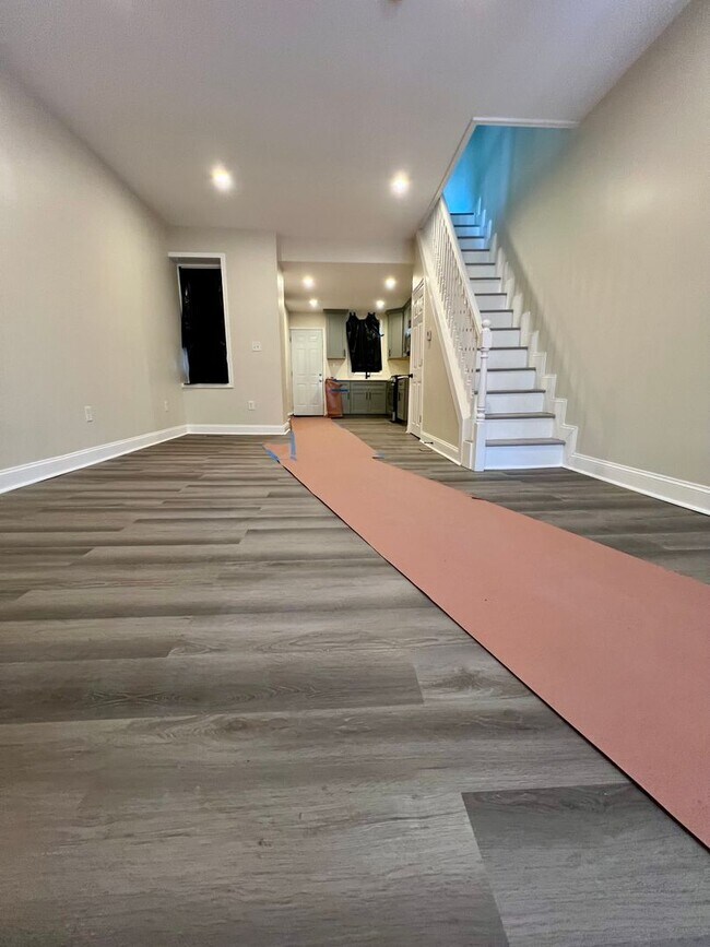 Building Photo - Newly Renovated 3-Bedroom Townhome in Cobb...