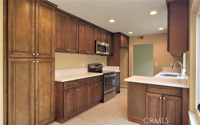 Building Photo - 25831 Chapel Hill Dr