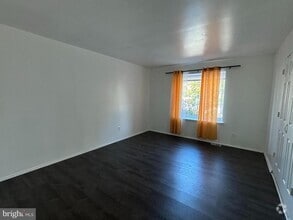 Building Photo - 2404 Bayberry Ct