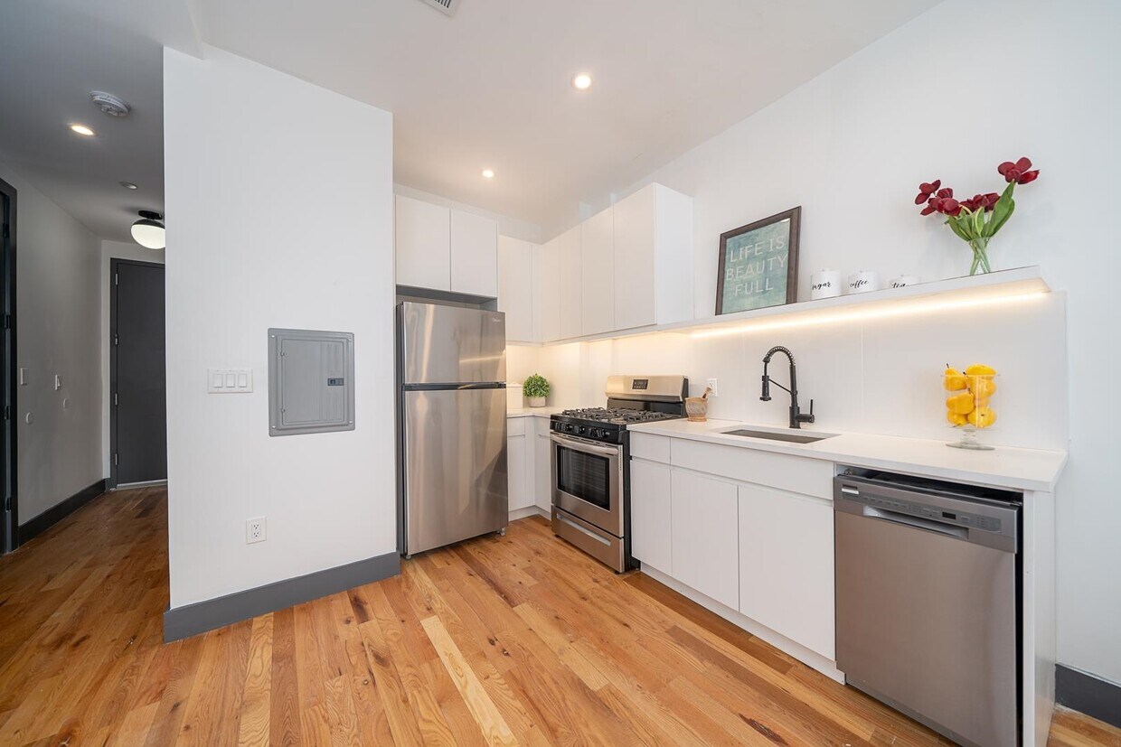 Foto principal - 568 Communipaw Ave