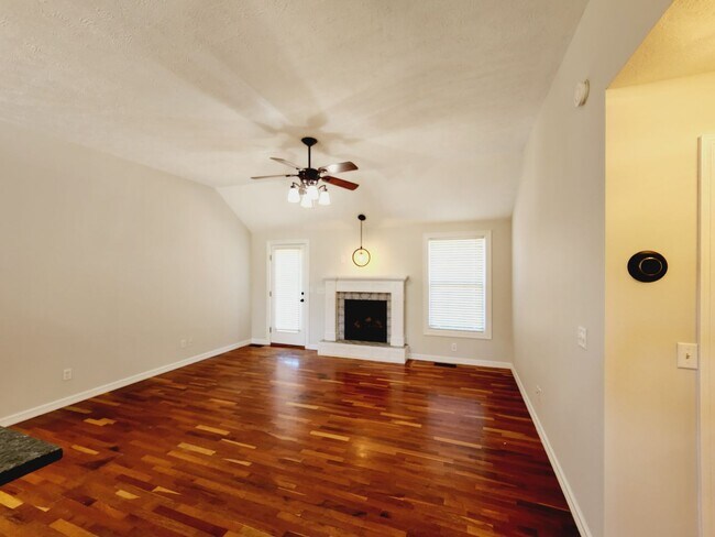 Foto del edificio - 4 Bedrooms in Southwest Springfield / Batt...