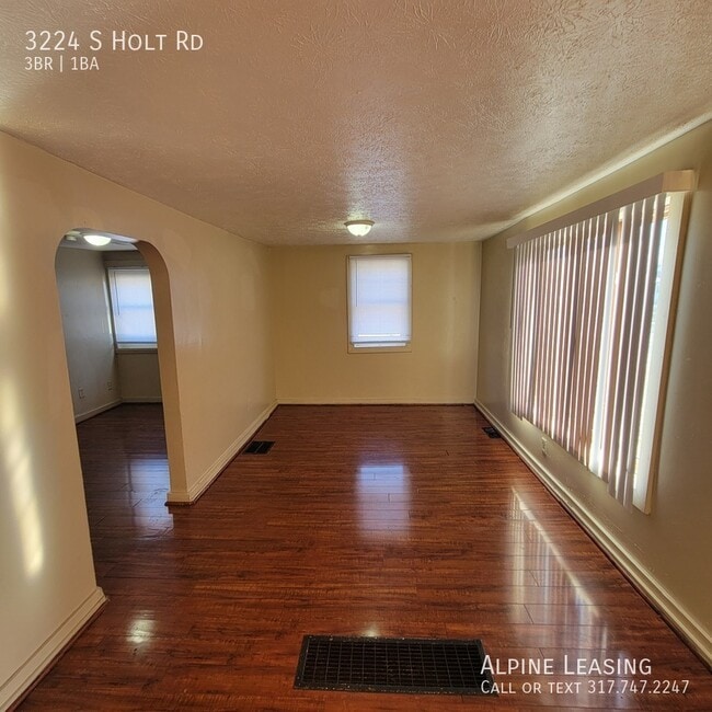 Building Photo - 3BR House - Westside Gem!