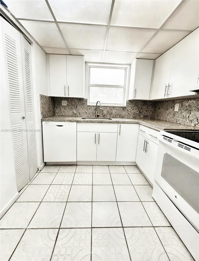 Foto del edificio - 13701 Kendale Lakes Cir