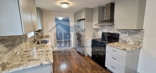 Building Photo - 838 E 51st St