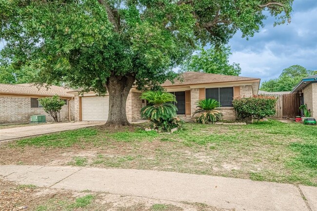 Building Photo - 8910 Lazy River Ln