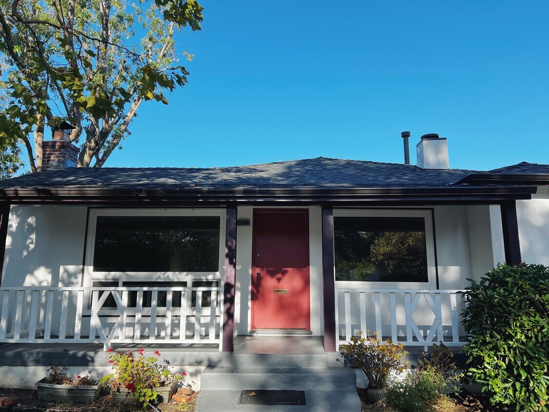Foto principal - 1750 Woodside Rd