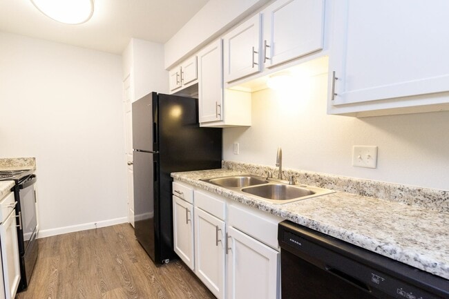 Kitchen - Emaret at Coastal Pointe