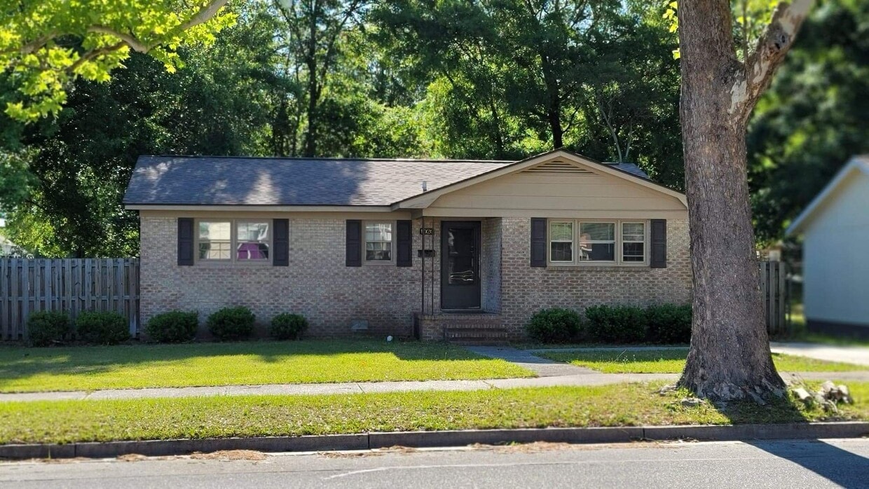 3 Bedroom brick home downtown Wilmington - 3 Bedroom brick home downtown Wilmington