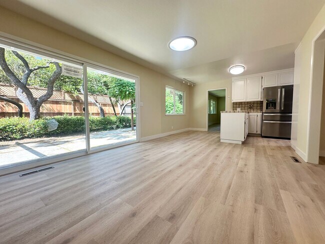 Building Photo - Spacious 4 Bed 2.5 Bath South Los Altos Home - Pool! Great Schools!