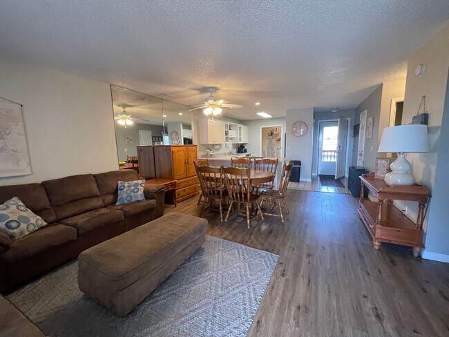 Foto del edificio - Furnished 2 bedroom 2 bath