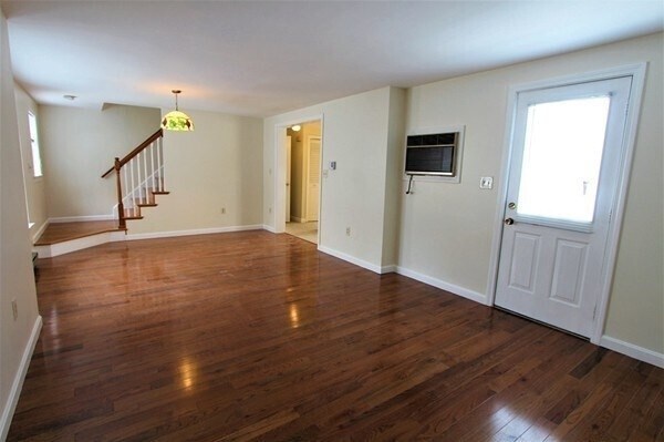 Foto del edificio - 27 Fallon Ct