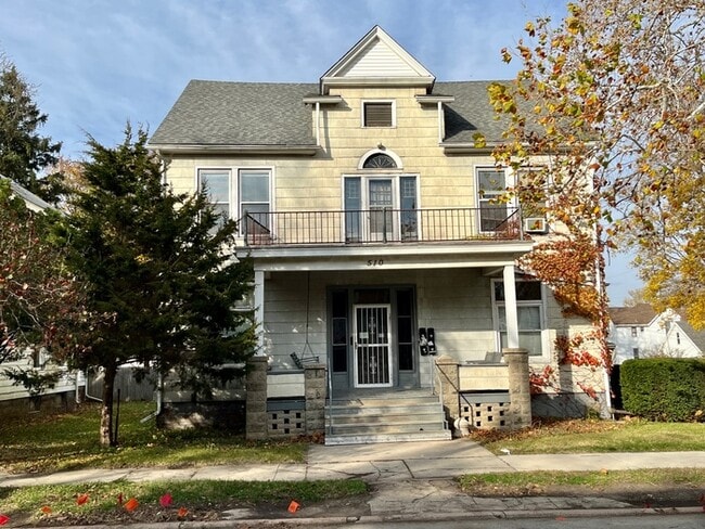 Building Photo - 510 E Graham St