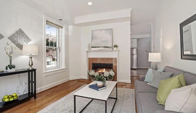 Foto del edificio - 1633 Newton St NW