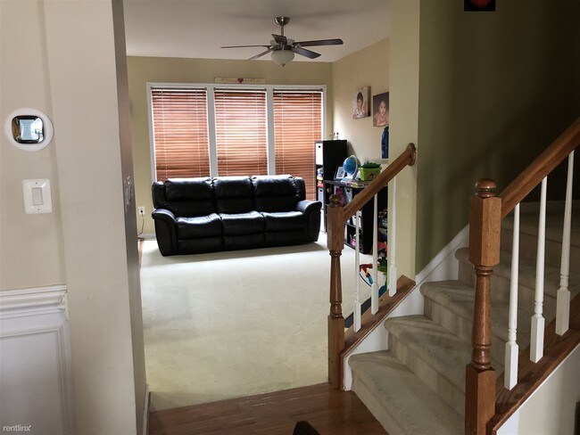 Building Photo - 3 br, 3.5 bath Townhome - 13176 Fox Hunt Ln