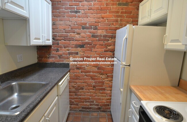 Building Photo - 63 St Germain St