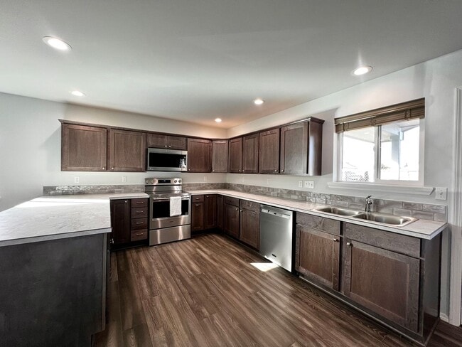 Building Photo - 2005 Ledwich Ave