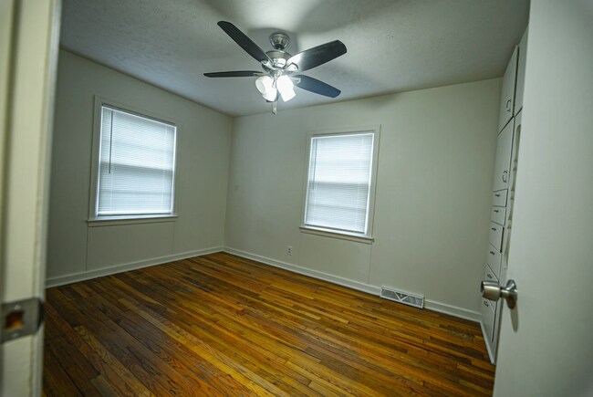 Foto del edificio - 1218 N Crestway St