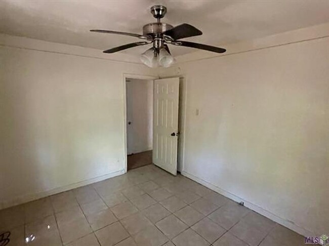 Foto del edificio - 3846 Charles Street - 4 bedrooms 2 baths