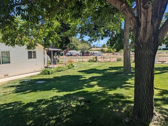 Building Photo - 558 W Greenwood Dr