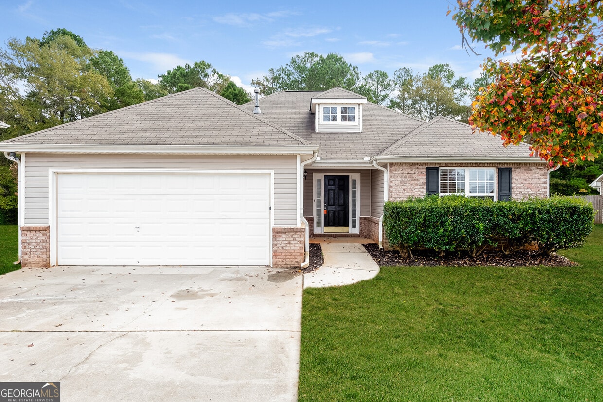 Foto principal - 5345 Yellow Pine Dr