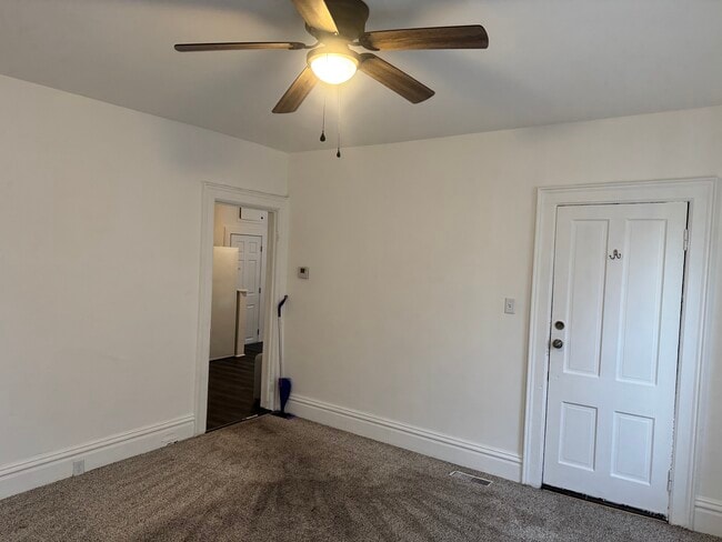 Building Photo - 811 47th St