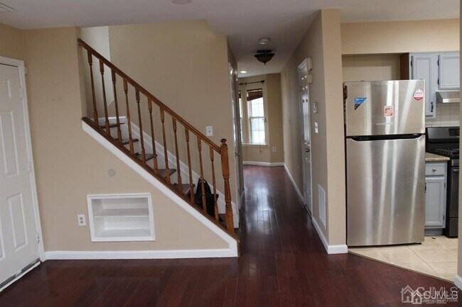 Foto del edificio - 240 Hidden Woods Ct
