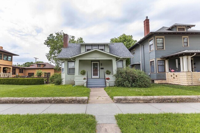 Foto del edificio - Charming Home - Close to Fort Riley