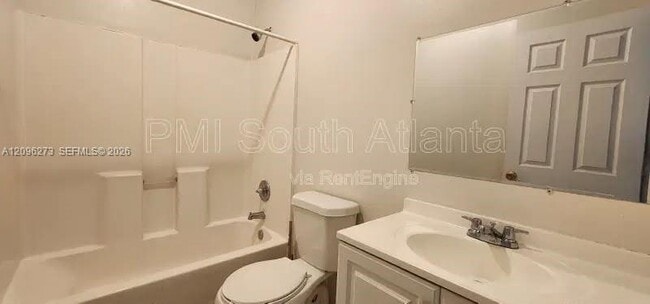 Building Photo - 750 Castlebrooke Dr SE
