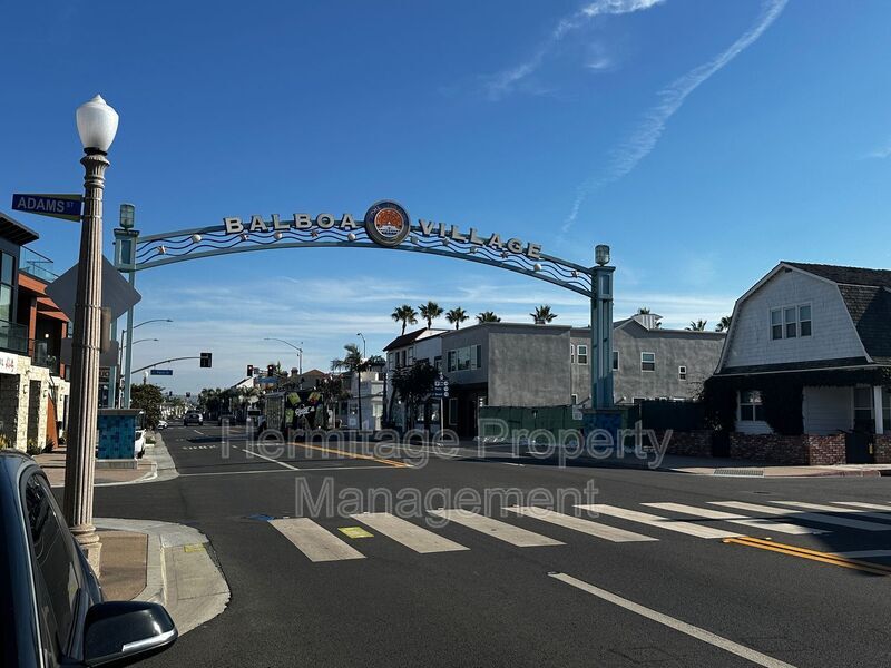 Foto principal - 328 E Balboa Blvd