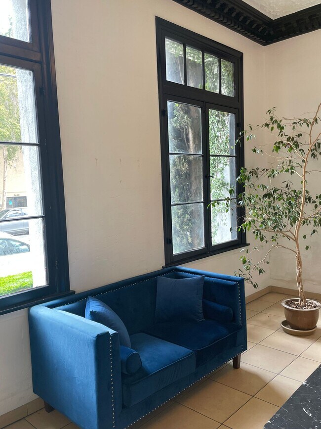 Foto del edificio - Val D' Kingsley LLC