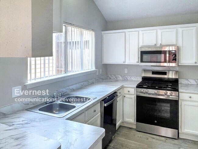 Foto del edificio - 922 Littleport Ln